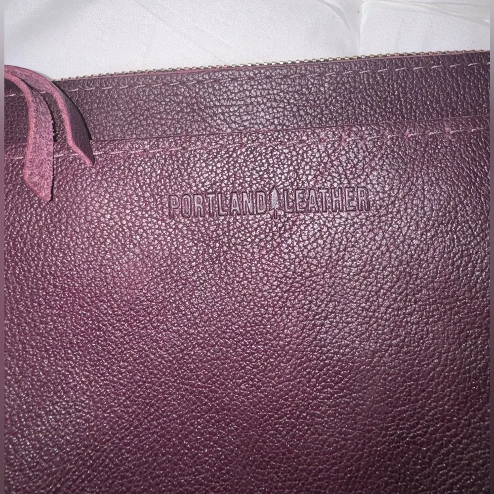 Portland Leather Poppy Classic Bag in Plum EUC - Picture 3 of 9